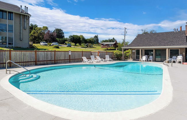 Beachcomber's Bliss by Avantstay Steps to the Beach Ocean Views - Photo 2