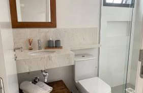 Novíssimo! Charmoso e a 3 minutos a pé da praia - Foto 31