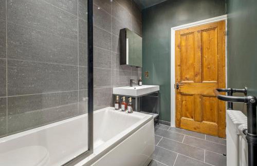 Stylish City Apartment Sleeps 6 - Foto 9