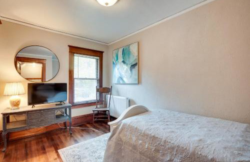 Spacious Home in Ramsay: 9 Smart TVs + Pool Table! - Foto 28