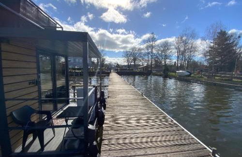 Unique Water Stay Tiny Hausboot für 2 Personen - Foto 4