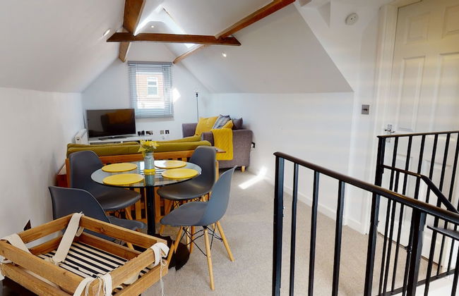 Beautiful Coach House - Photo 16