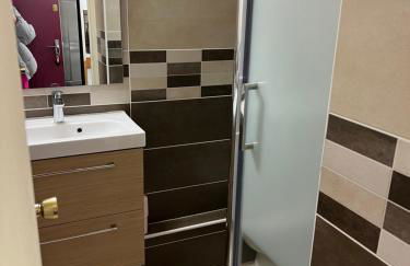 Studio aux pieds des pistes et des commerces - Photo 6