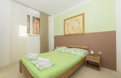 2 Bedroom Lovely Apartment In Lukovo - Foto 6