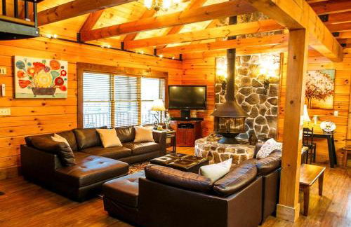 Charming Log Cabin Rental for a Group Getaway in Shenandoah, Virginia - Photo 12