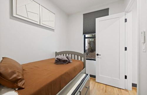 Luxury Brand New 3BED Gem 20 Minutes to NYC - Photo 17