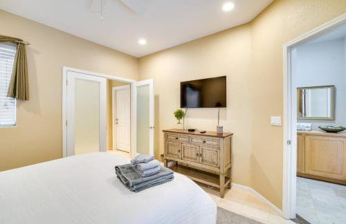 Upscale Henderson Hideaway with Private Patio! - Foto 16