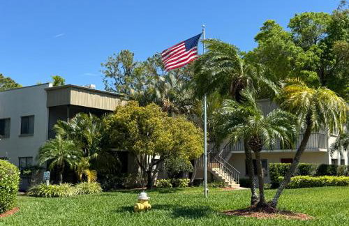 Cozy and Costal 10 Min to Beach Pool, Sauna, Pool table - Foto 2