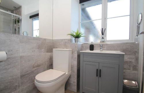 Lovely house overlooking field with woodland walks - Foto 5