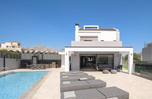 Monti Luxury Villa, with Heated Pool & Hot Tub - Foto 19