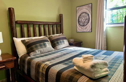 Laurelwood Luxury Cabin Hot Tub - Photo 24