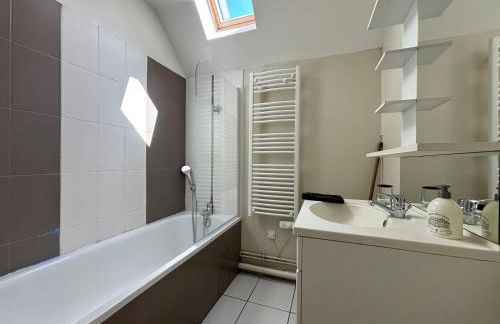 Jolie Colombe, maison 3 ch 2 sdb beau jardin terrasse aménagée à 15 mn à pied de la mer du centre Port en Bessin proche golf et d'Omaha Beach et Bayeux - Photo 20