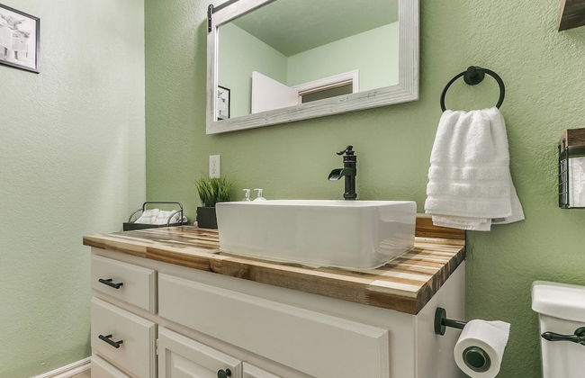 Serene Modern Farmhouse on 2 Acres - Foto 33