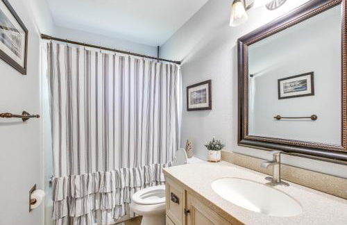 Walk to Park Waterloo Home with Furnished Deck - Foto 16