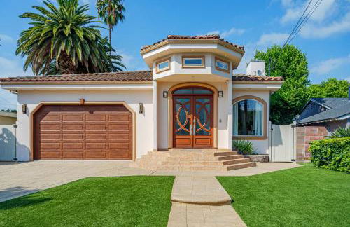 Regal 4 bed with hot tub close to Universal sleeps 15 - Foto 58