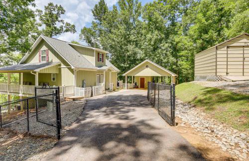 Lakefront Sparta Retreat with Dock and Game Room - Foto 35