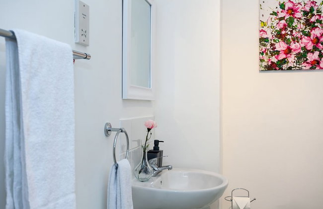 Cosy Home Near Station, Parking, Netflix, Sleeps 5 - Foto 28