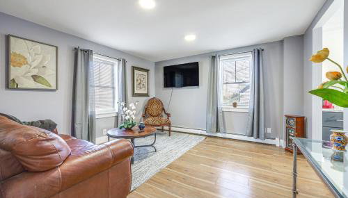 half Mi to Dtwn and Harbor Park Home with Large Yard! - Foto 4