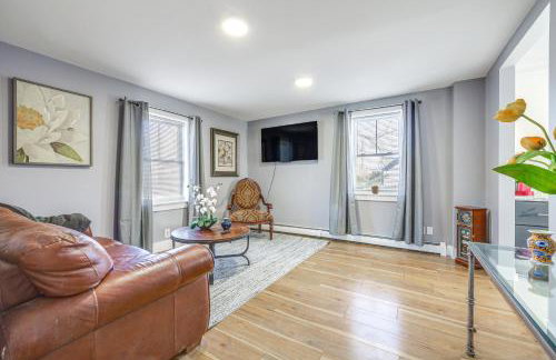 half Mi to Dtwn and Harbor Park Home with Large Yard! - Foto 4