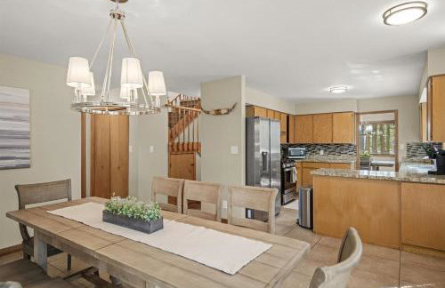 2 Living Rooms Fires Quick Drive Downtown - Foto 16