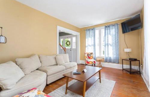 Steps to JMU & I-81 Fenced Yard Walk 2 Starbucks - Foto 4