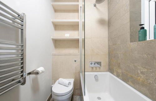 Modern 2BR Flat with 3 Beds Urban Getaway - Cherry - Foto 10