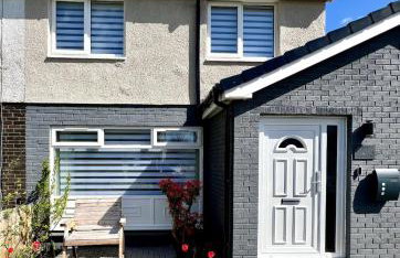 Dunmuir House 4 Bedroom 2 bathroom House & Garden in Denny - Photo 1