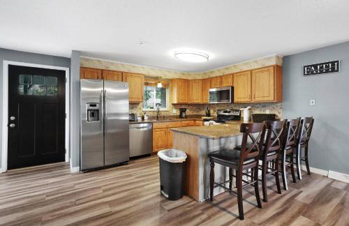 Arvada Retreat + 6 BD + Movie Theater - Photo 19