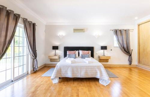 Exceptional Villa with Pool, Tennis Court, Games Room - Foto 17