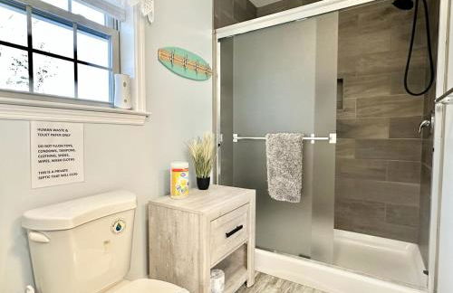 5BR Waterfront Hot Tub Kids Playscape Pets Family Compound! - Foto 33