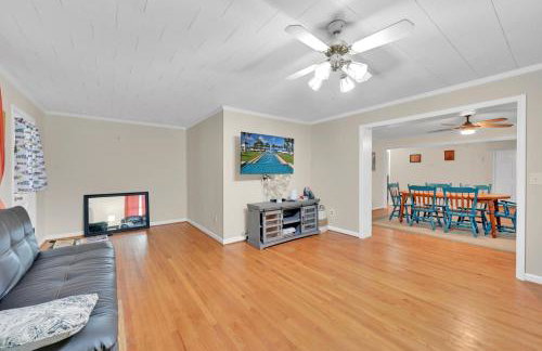 Park your Boat! Mins from the Ocean•Screened Porch - Foto 17