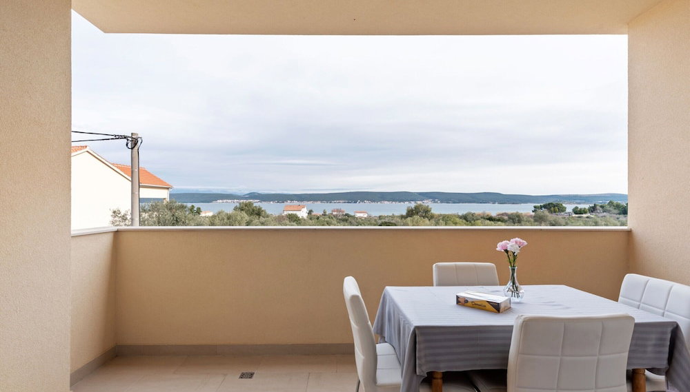 Simplistic Apartment in Neviđane near Sea - Foto 1, Imagen principal