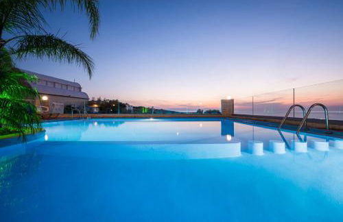 Esplanade Apartments - Heated Pool - Photo 8