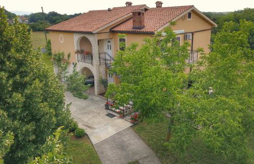 Apartments with a parking space Sumber, Central Istria - Sredisnja Istra - 7175 - Foto 1