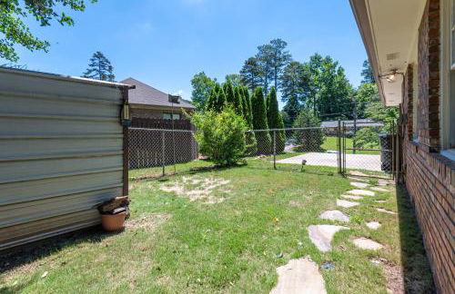 Fully Fenced Rustic Home Minutes From Truist Park - Foto 24