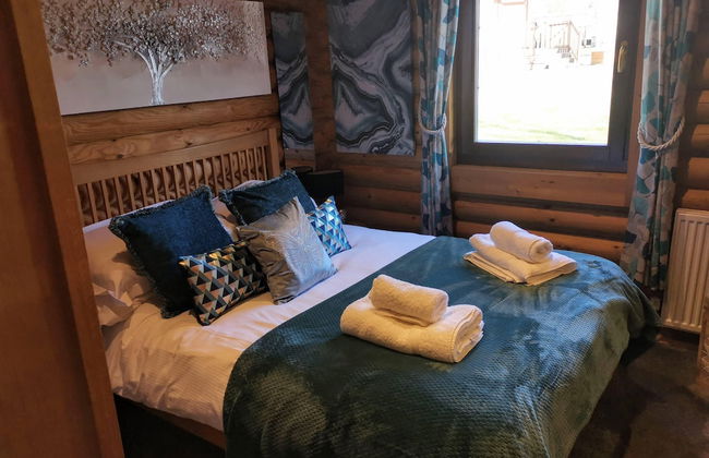 Starlight Log Cabin - With Hot Tub and Lake View - Foto 2