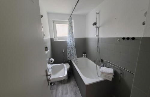 L21-Apartment Geilenkirchen OT Teveren, 3 Zimmer, 6 Betten, Standardisierte Ausstattung, ideal für Reisende, Pendler, Familien - Foto 3