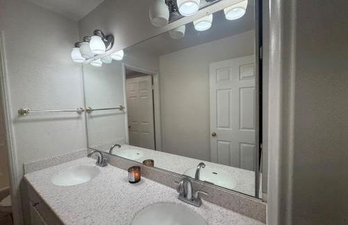 Luxury 4 Bedroom Home Pool Big Yard San Bernardino - Foto 14