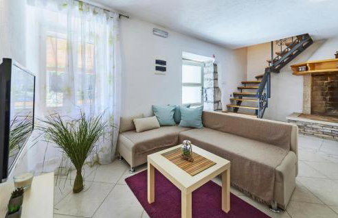 Four-Bedroom Holiday Home Labin With Sea View 08 - Photo 4