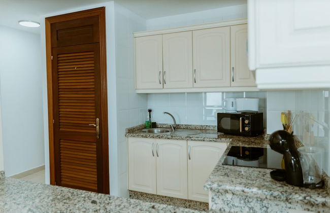 Seaview Splendor 2 Bedroom Modern Comfort - Photo 35