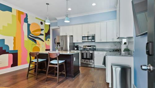 Renovated Dog Friendly Duplex Near Food & Fun Fully Fenced Yard and Private Parking - Foto 2