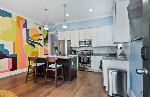 Fun & Renovated Artsy Downtown Apt Dog Friendly with Fully Fenced Backyard and Private Parking - Foto 6