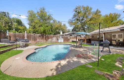 DFW Mid-Cities Oasis with Pool, Hot Tub and Fire Pit - Photo 34