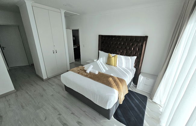 Dolphin Ridge Seaside Apartment - Photo 4