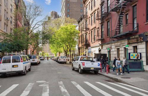 Chic 3BR 2BA West Village Apt with Private Oasis - Foto 10