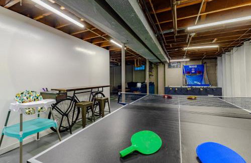 Brew City Game Room Fenced Yard 2 king beds - Foto 88