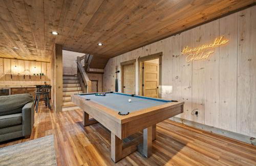Honeysuckle Chalet - Luxe Mountain Chalet - Hot Tub, Wi-Fi, Pool Table, Party Deck, Fire Pit - 15 mins to Blue Ridge! - Foto 6