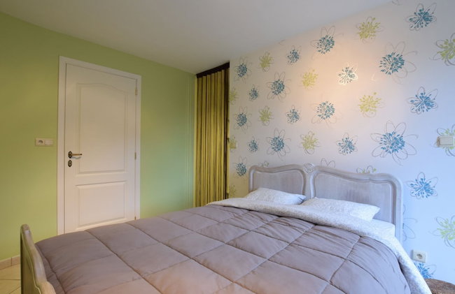 Spacious and Charming House With Terrace - Photo 4