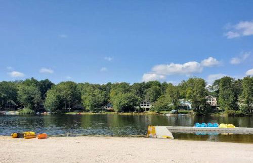 3BR, Lakeview, Hot Tub, Nintendo Switch - Deer Haven Poconos Retreat - Foto 29