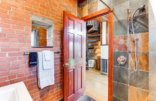 Downtown Essex Apartment - Steps to River! - Foto 12